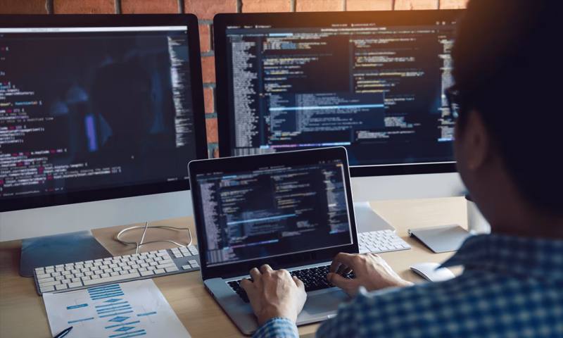 数据科学选型:R与Python如何赋能漯河网站建设?